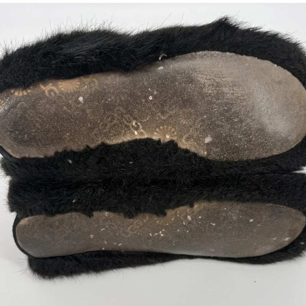 UGG Amary Women 9 Boots Black Faux Fur Fluffy Ankle Booties Cabincore Aprés Ski